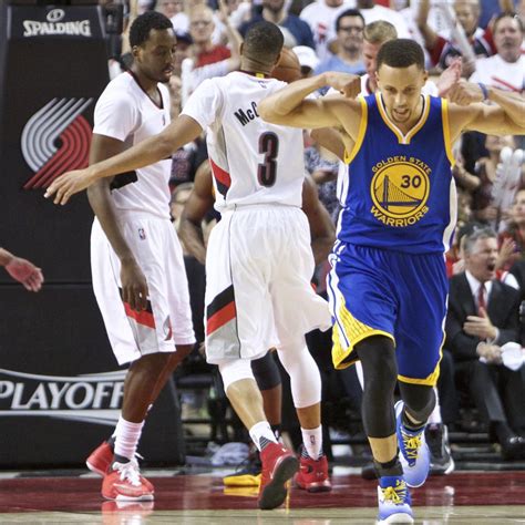 warriors vs trail blazers score.